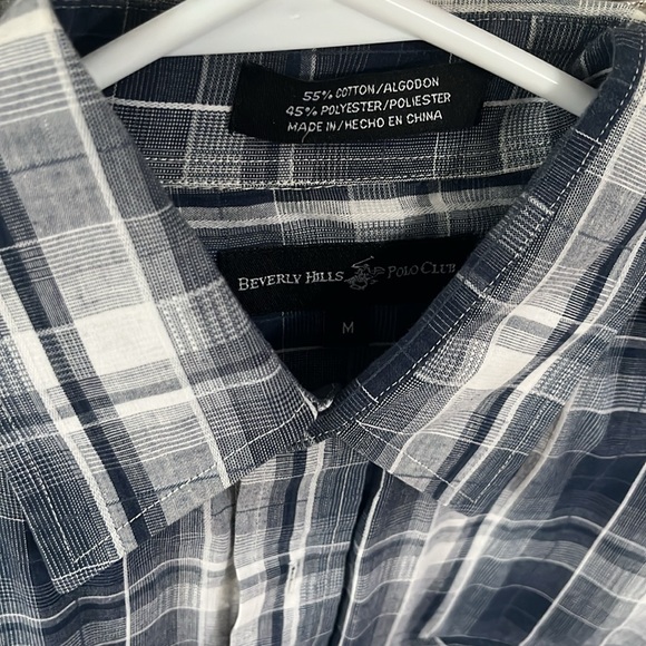 Button down - Picture 2 of 3